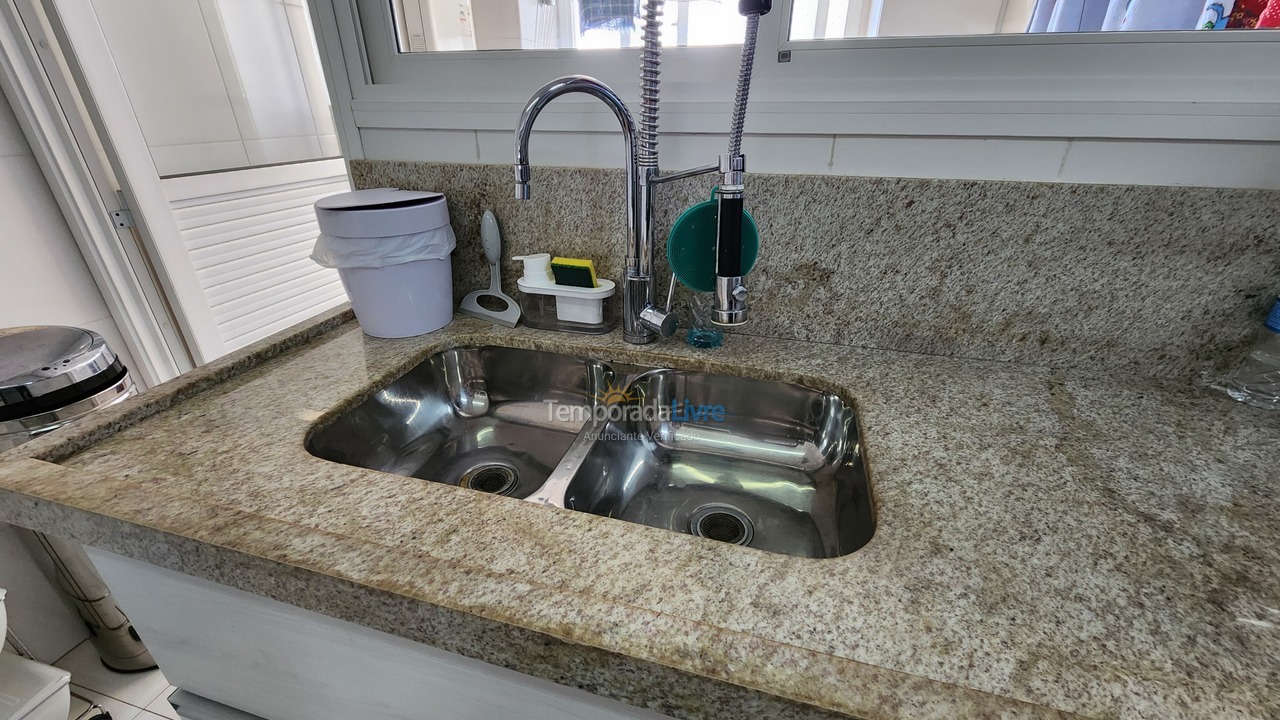 Apartamento para aluguel de temporada em Guarujá (Pitangueiras)