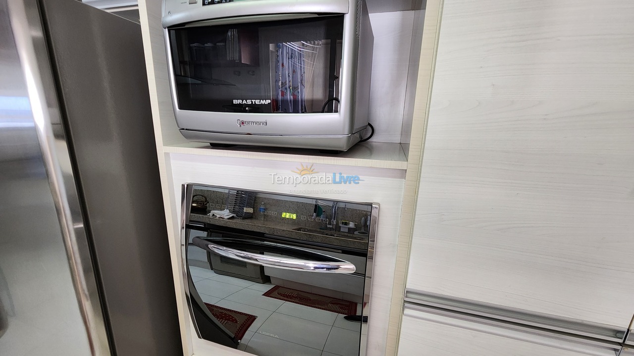 Apartamento para aluguel de temporada em Guarujá (Pitangueiras)