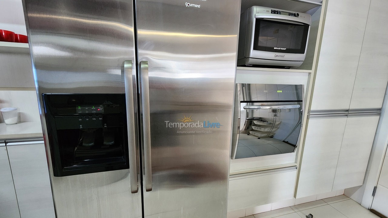 Apartamento para aluguel de temporada em Guarujá (Pitangueiras)