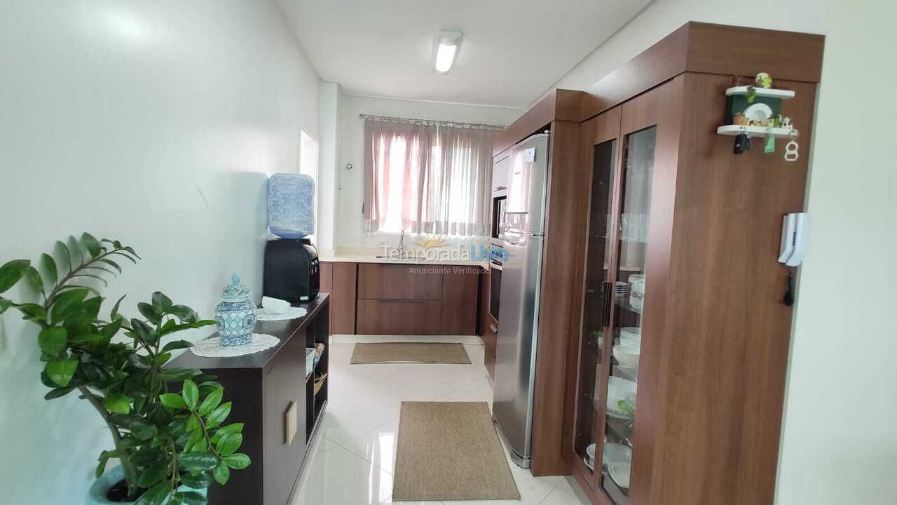 Apartamento para aluguel de temporada em Itapema (Centro)