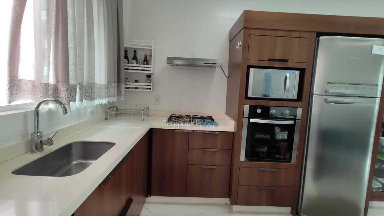 Apartamento para aluguel de temporada em Itapema (Centro)