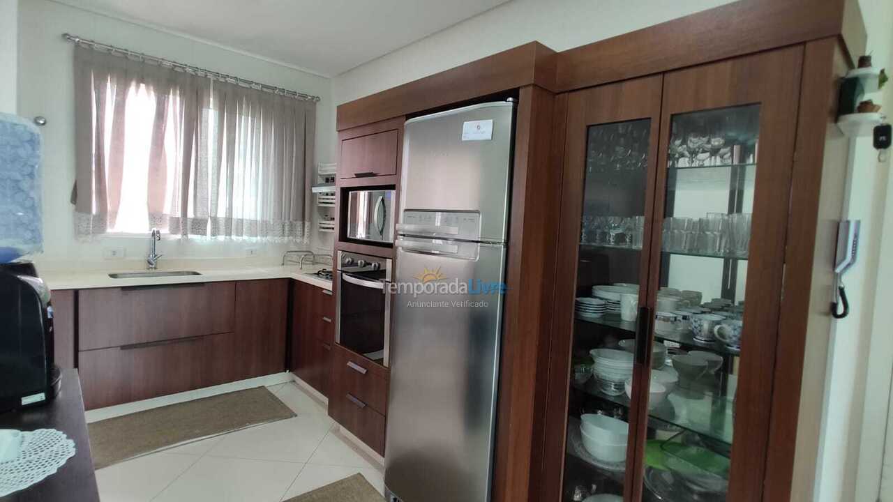 Apartamento para aluguel de temporada em Itapema (Centro)