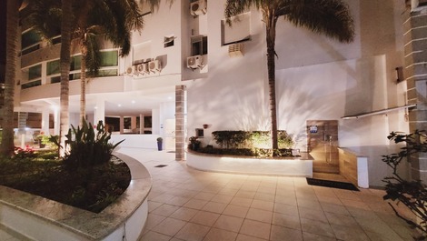 AMPLO APARTAMENTO - APENAS 80M DA PRAIA COM PISCINA E MELHOR PREÇO