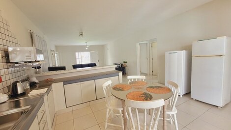 LINDA CASA - PISCINA - REGIÃO CENTRAL DE CANAVIEIRAS - PERTO DA PRAIA