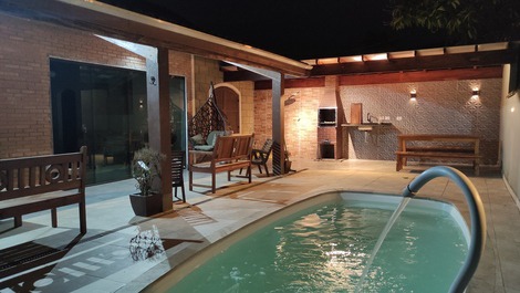 Acogedora casa con piscina en Ubatuba