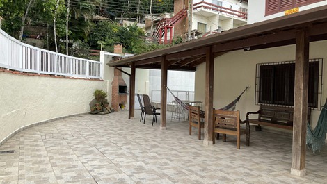 VACACIONES DE VERANO: PISCINA, WI-FI Y BARBACOA CUBIERTA.