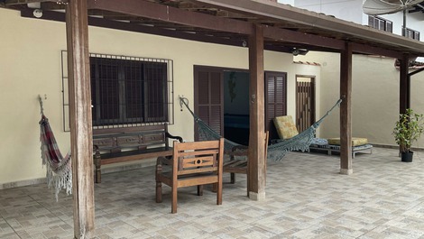 VACACIONES DE VERANO: PISCINA, WI-FI Y BARBACOA CUBIERTA.