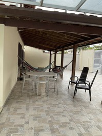 VACACIONES DE VERANO: PISCINA, WI-FI Y BARBACOA CUBIERTA.