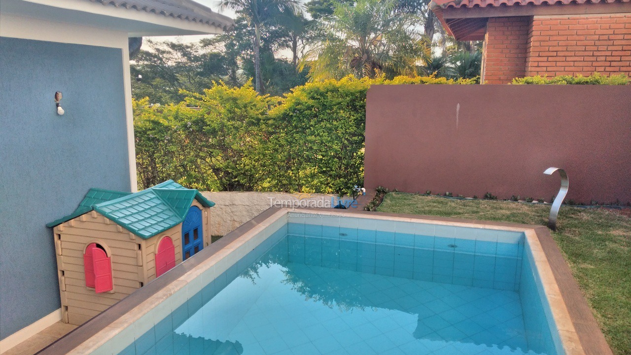 Casa para alquiler de vacaciones em Paranapanema (Riviera de Santa Cristina Xiii)