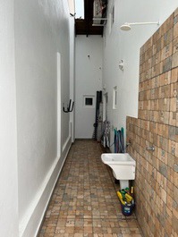 Linda casa com 1 suite mais 2 quartos com AC, WI-FI, 100m da Prainha