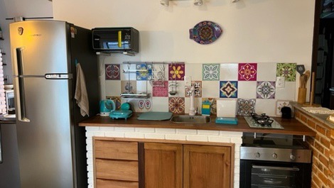 Linda casa com 1 suite mais 2 quartos com AC, WI-FI, 100m da Prainha