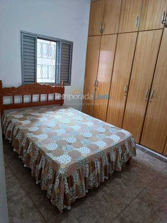 Casa para aluguel de temporada em Praia Grande (Praia do Caiçara)