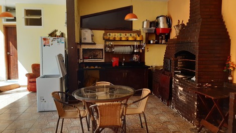 Cozinha com churrasqueira 