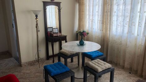 Bonito adosado con piscina y barbacoa.