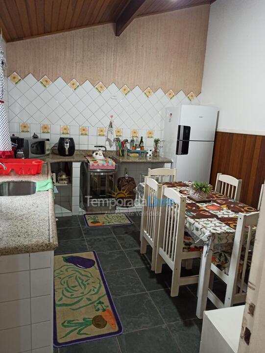 Casa para alquiler de vacaciones em Peruíbe (Park daville)