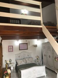 Bonito adosado con piscina y barbacoa.