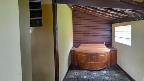 Ofurô com hidromassagem