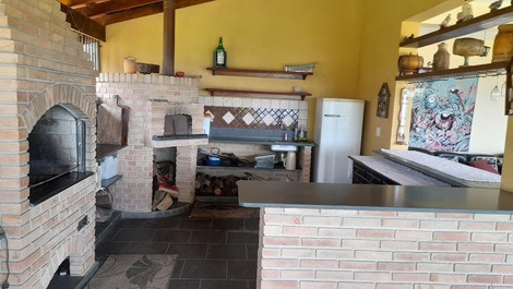 Área de churrasco e pizza