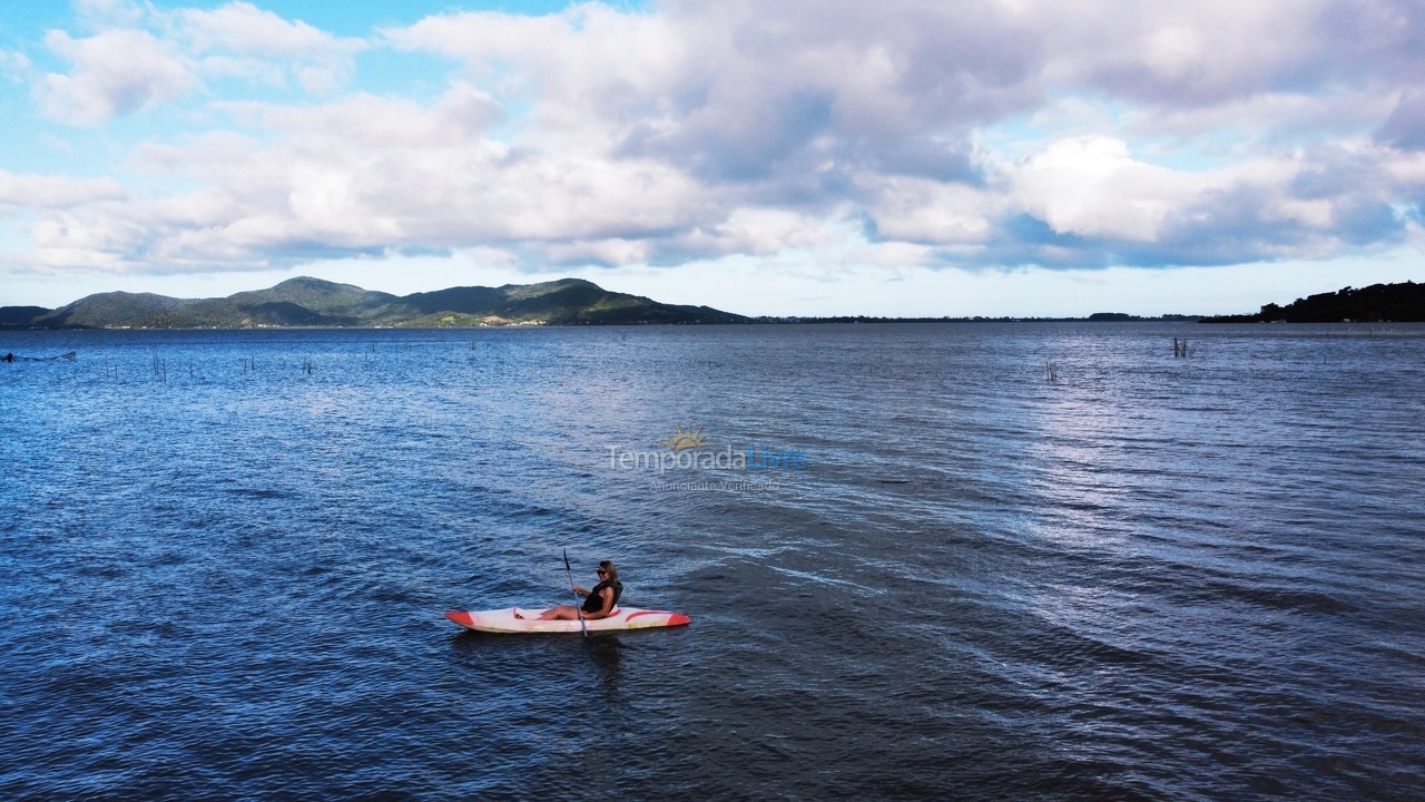 Casa para alquiler de vacaciones em Imaruí (Praia Vermelha)