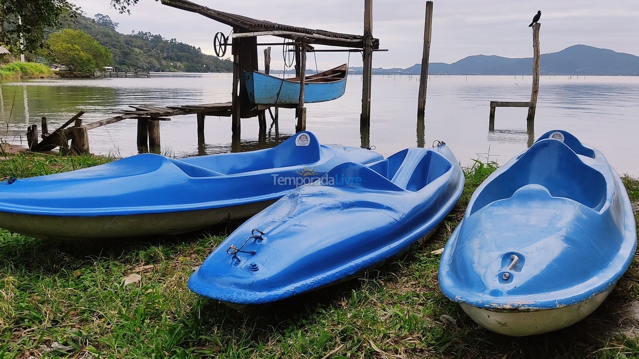 Casa para alquiler de vacaciones em Imaruí (Praia Vermelha)