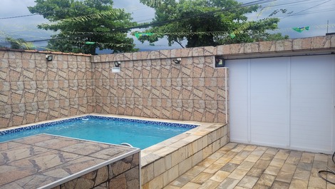 Garagem e piscina 