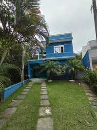 Comfortable house in a condominium with complete security, air-conditioned rooms