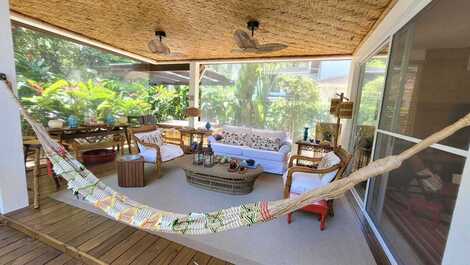 Casa para locação ótima localização. Praia da Baleia