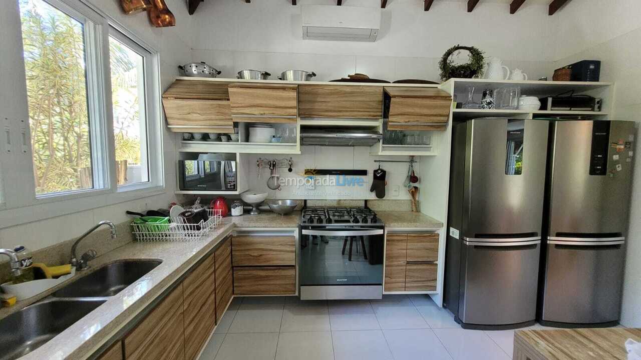 Casa para aluguel de temporada em São Sebastião (Praia da Baleia)