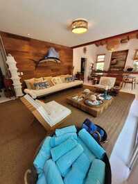 Casa para locação ótima localização. Praia da Baleia