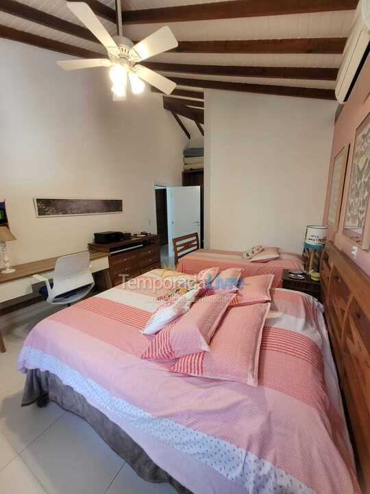 Casa para aluguel de temporada em São Sebastião (Praia da Baleia)