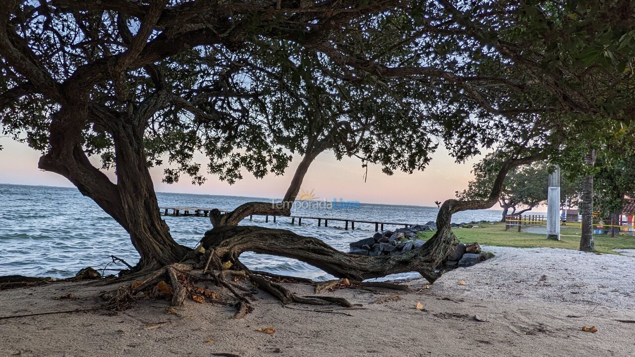Casa para alquiler de vacaciones em São Pedro da Aldeia (Praia Linda)