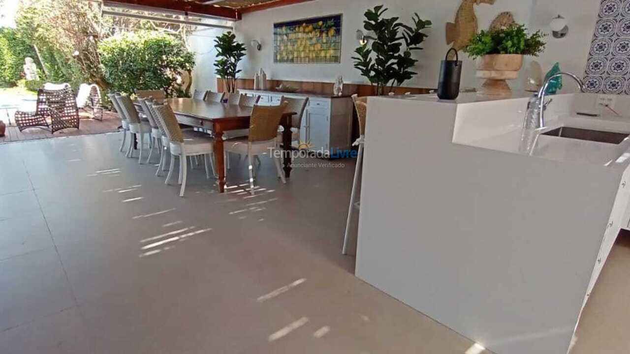 Casa para alquiler de vacaciones em São Sebastião (Camburizinho)