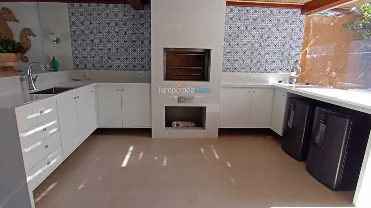 Casa para alquiler de vacaciones em São Sebastião (Camburizinho)