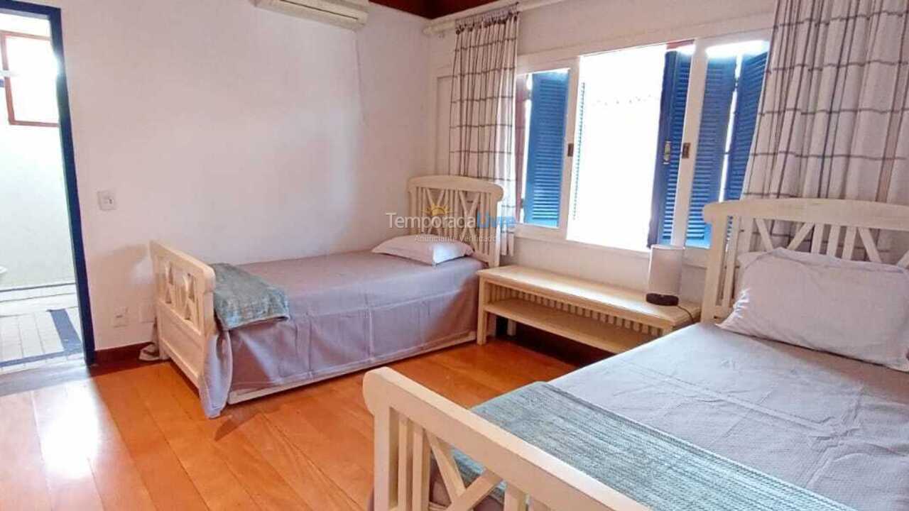 Casa para alquiler de vacaciones em São Sebastião (Camburizinho)