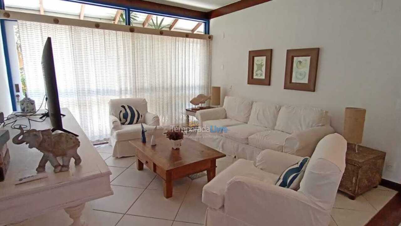 Casa para alquiler de vacaciones em São Sebastião (Camburizinho)