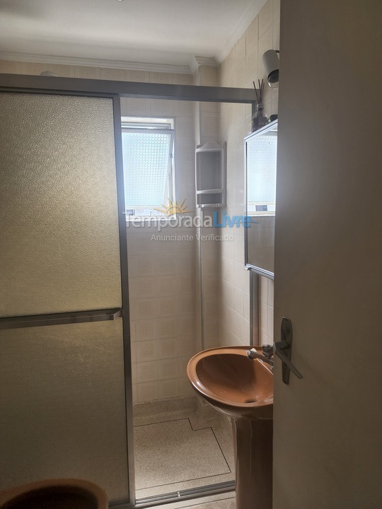 Apartamento para aluguel de temporada em Guarujá (Pitangueiras)