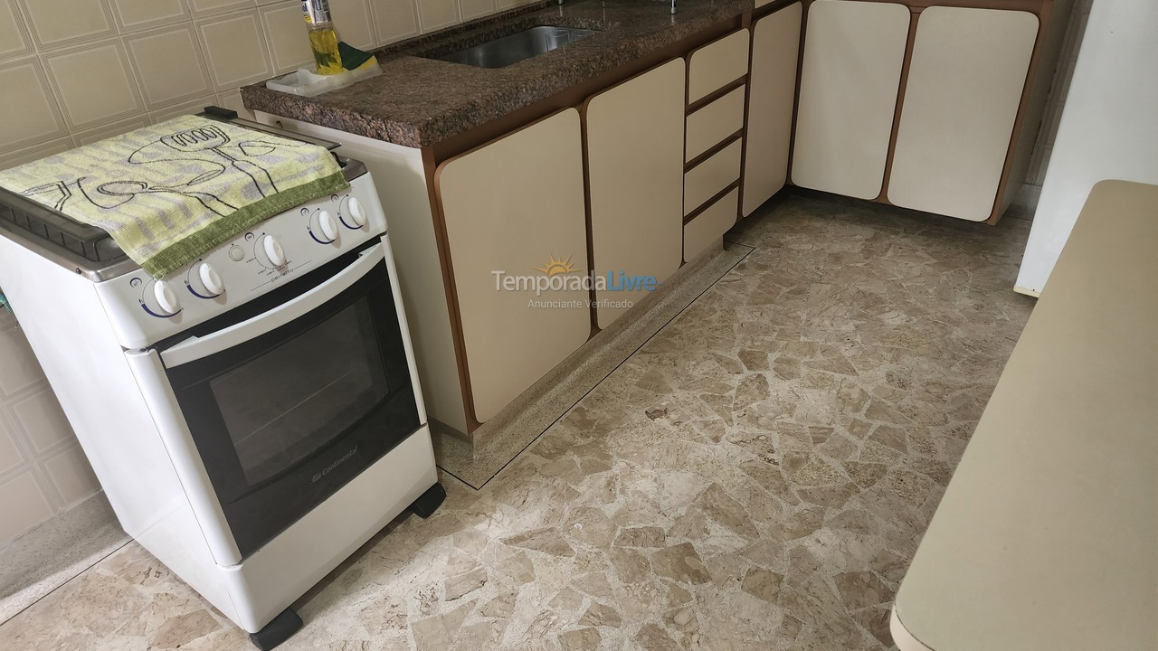 Apartamento para aluguel de temporada em Guarujá (Pitangueiras)