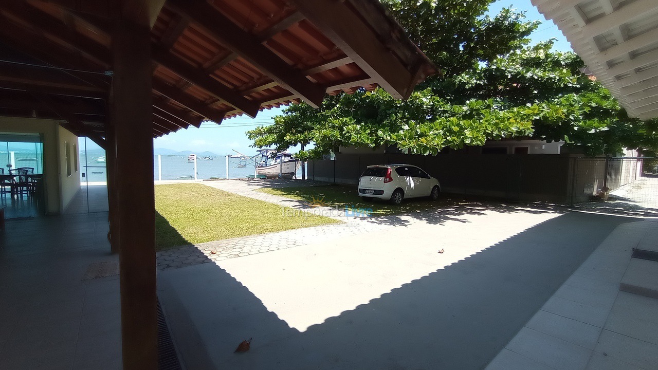 House for vacation rental in Governador Celso Ramos (Fazenda da Armação)