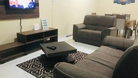 Amplia casa con garaje cerca de la playa de Peró - Cabo Frio, RJ