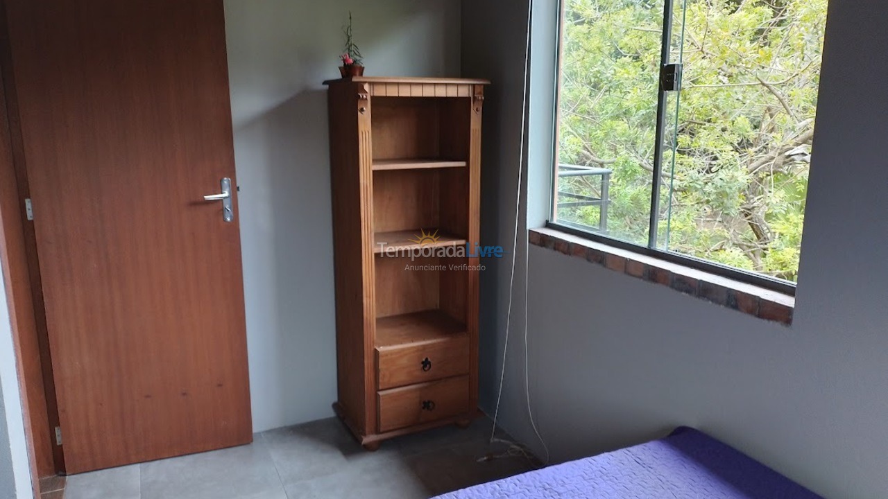 Casa para aluguel de temporada em Garopaba (Areias de Macacu)