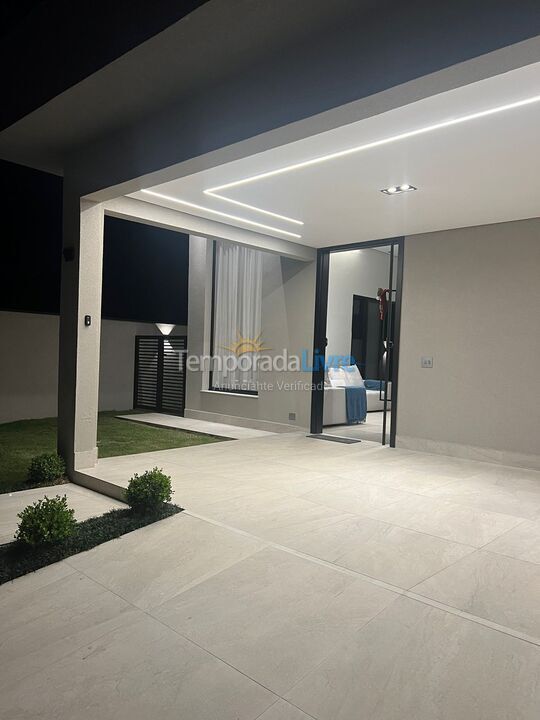 Casa para alquiler de vacaciones em Bertioga (Condominio Morada da Praia)