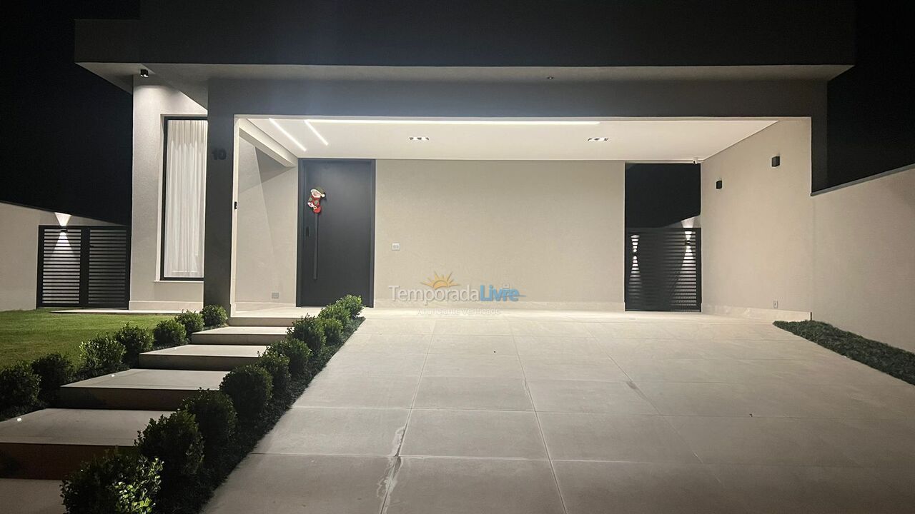 Casa para alquiler de vacaciones em Bertioga (Condominio Morada da Praia)