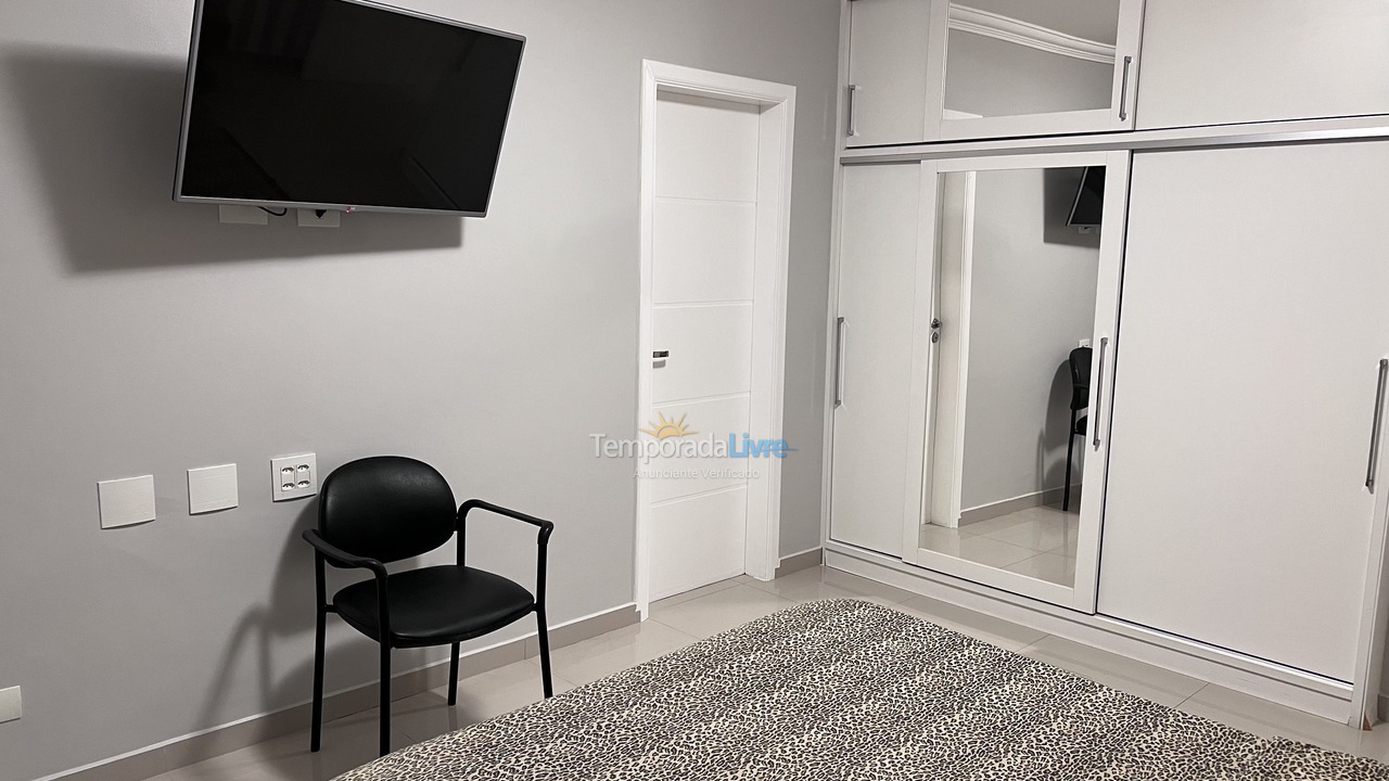 Apartamento para alquiler de vacaciones em Guarujá (Pitangueiras)