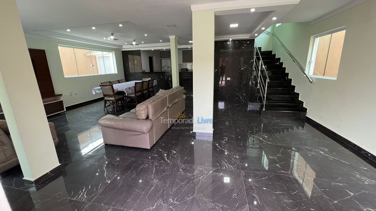 Casa para aluguel de temporada em Guarujá (Jardim Virgínia)