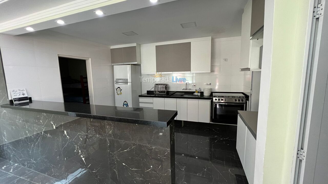 Casa para aluguel de temporada em Guarujá (Jardim Virgínia)