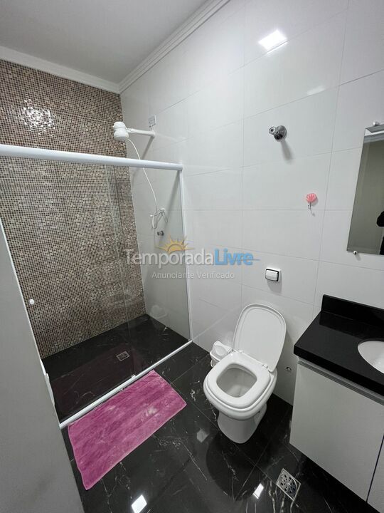 Casa para aluguel de temporada em Guarujá (Jardim Virgínia)