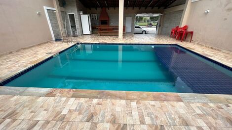 Linda casa 2 andares c/ Piscina e churrasqueira