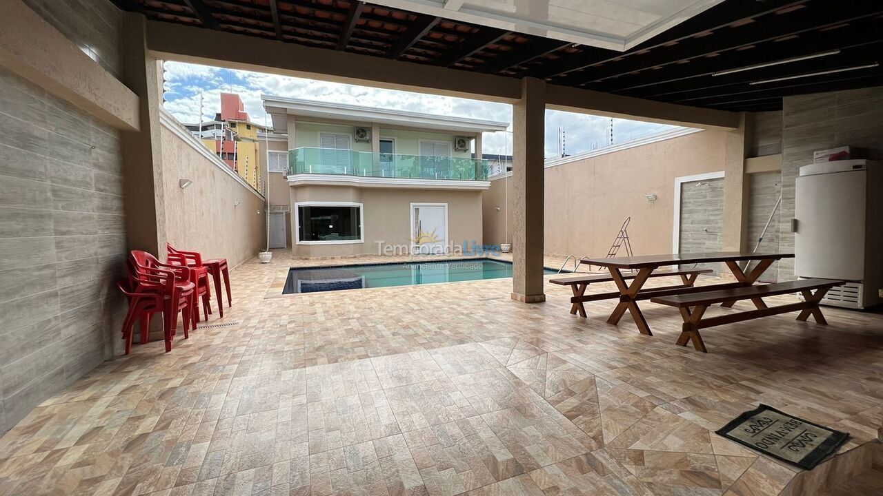 Casa para aluguel de temporada em Guarujá (Jardim Virgínia)