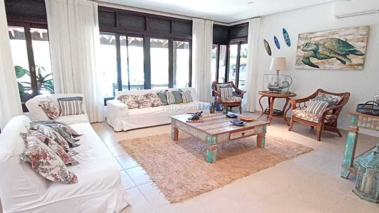 Casa para aluguel de temporada em São Sebastião (Praia da Baleia)