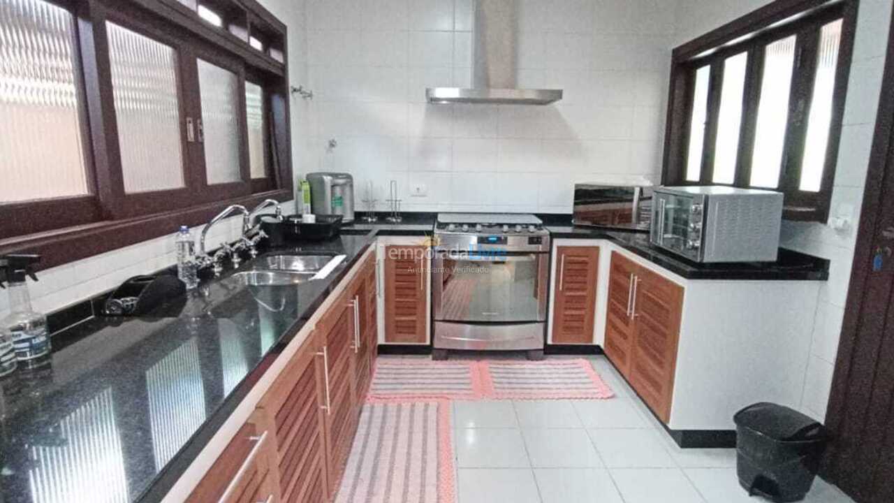 Casa para aluguel de temporada em São Sebastião (Praia da Baleia)